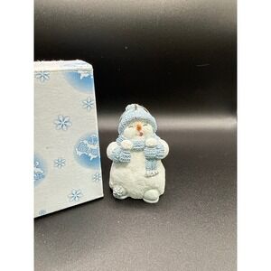 Snow Buddies Blizzy w Boxcar Ornament 94277 Blue‎ White Snowman 2.5" 1999